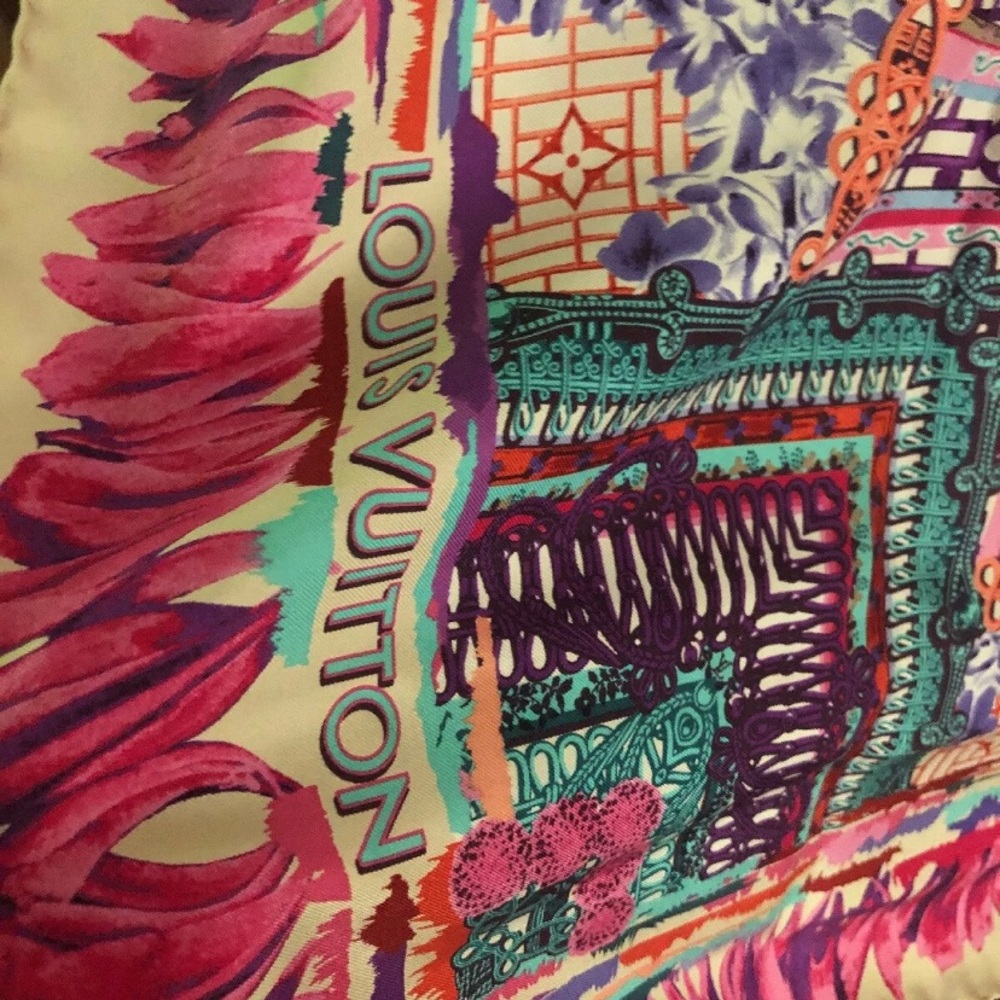 XL Louis Vuitton Silk Square Scarf/Shawl - Picture 3 of 3